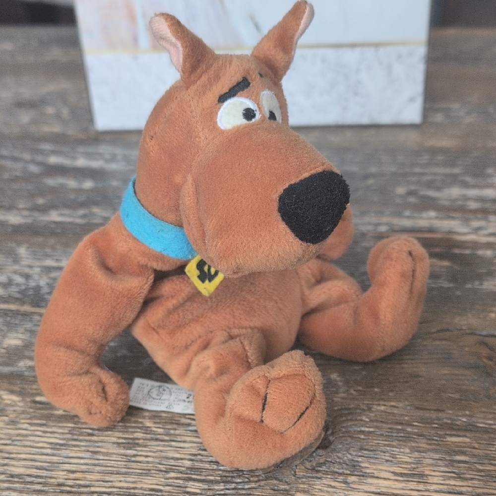 Vintage 90's Y2K Cartoon Network Scooby-Doo Plush Dog